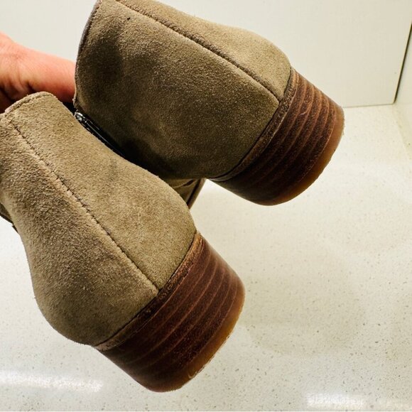 Vince Camuto Jody Bootie Ankle Boots Olive Tan Genuine Leather Sz 9 *Flaw Lining - Picture 10 of 16